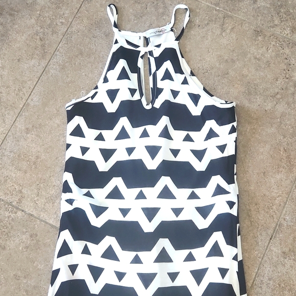 Imagination Maxi Dress - Picture 6 of 12